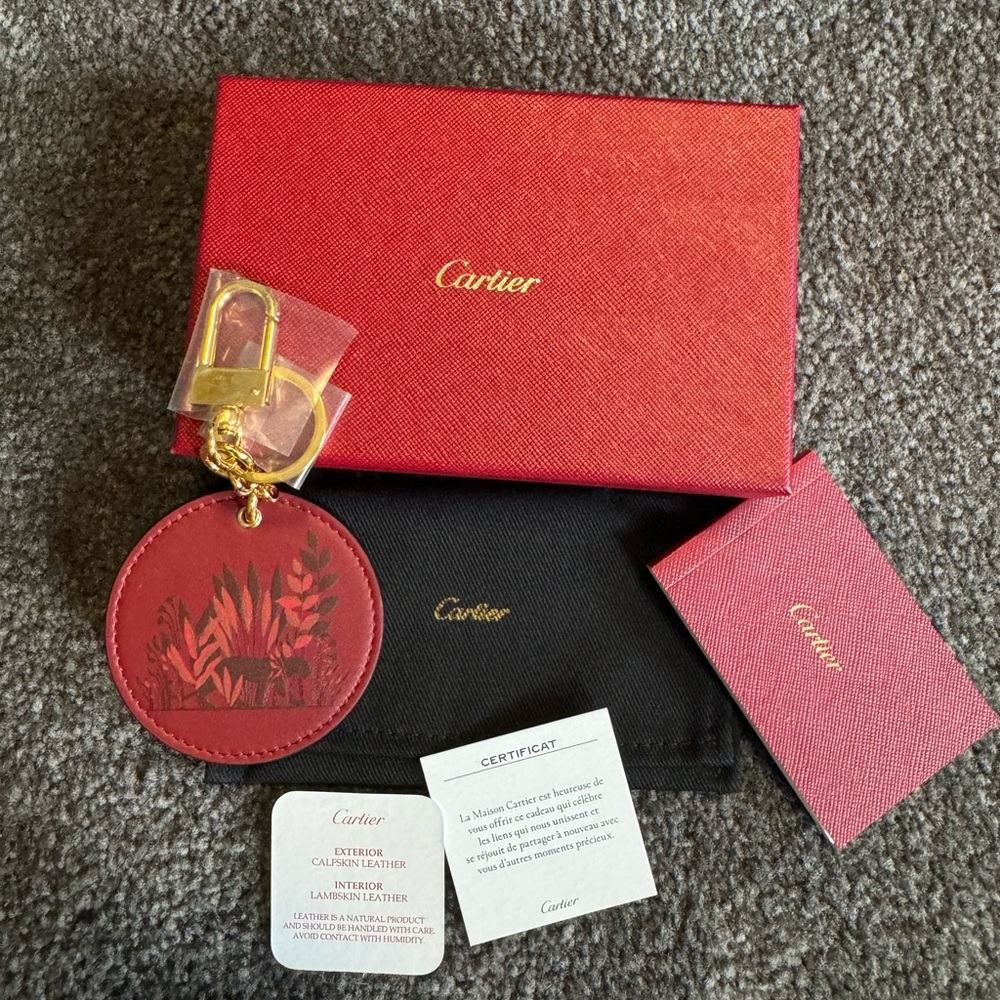Cartier panther keychain authentic Cartier round circle keychain with box bag..